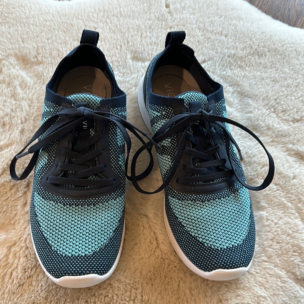 Vionic sneakers - Picture 2 of 5